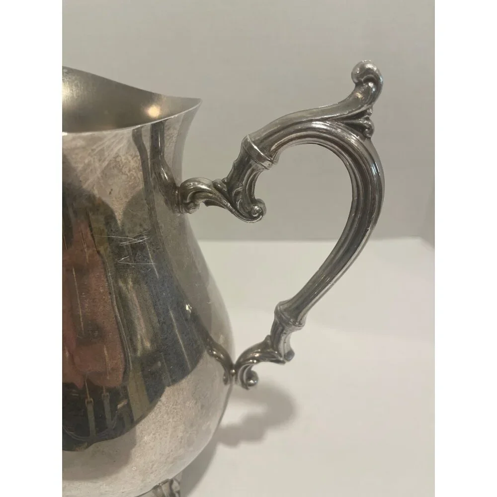 W.M. Rogers Silver Plated Water Pitcher With Guard Preowned in‎ good condition